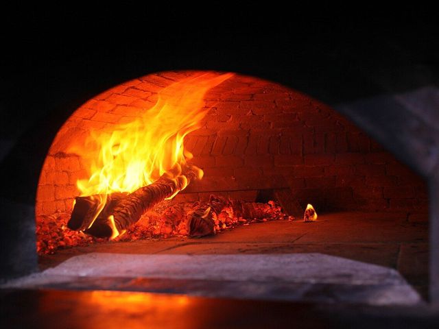 Fogo no forno a lenha